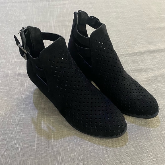 Nature Breeze booties in black. Women’s size 8 - Picture 7 of 15